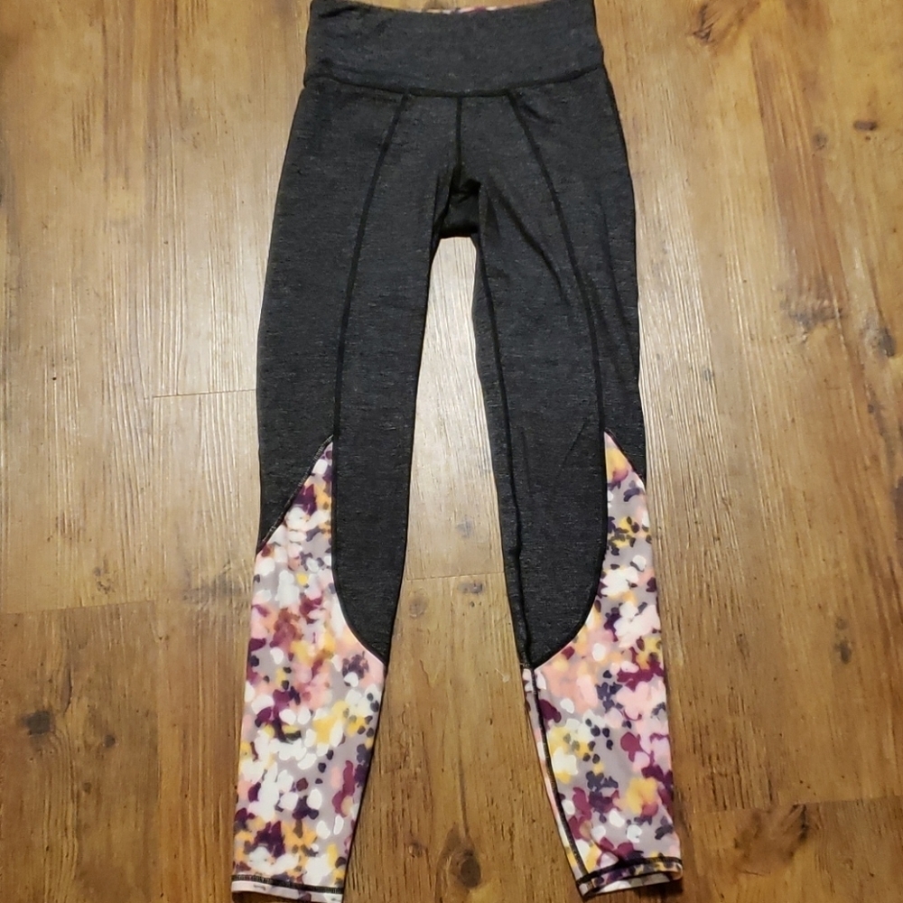 Athleta multicolored abstract & grey crop leggings